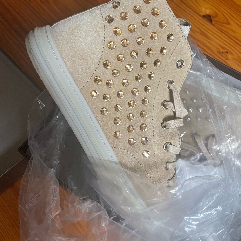 Gucci Size 8 1/2 Womens tan/suede worn 3x